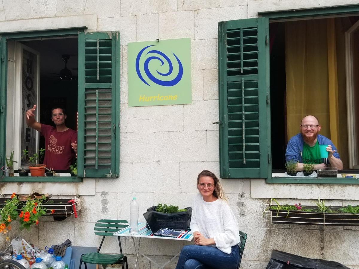 Hurricane Hostel Split Bagian luar foto