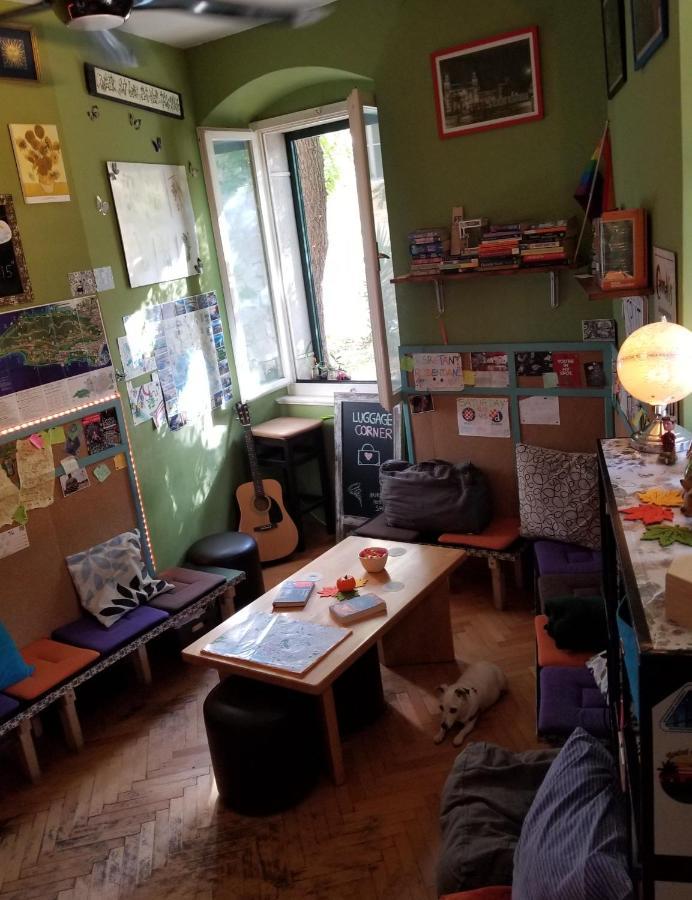 Hurricane Hostel Split Bagian luar foto