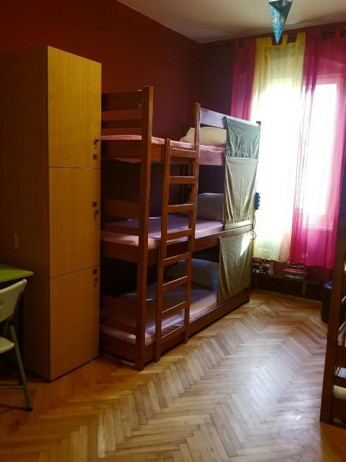 Hurricane Hostel Split Bagian luar foto