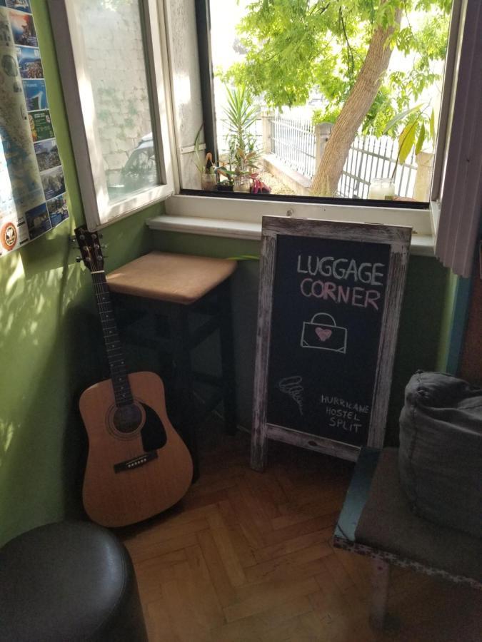 Hurricane Hostel Split Bagian luar foto