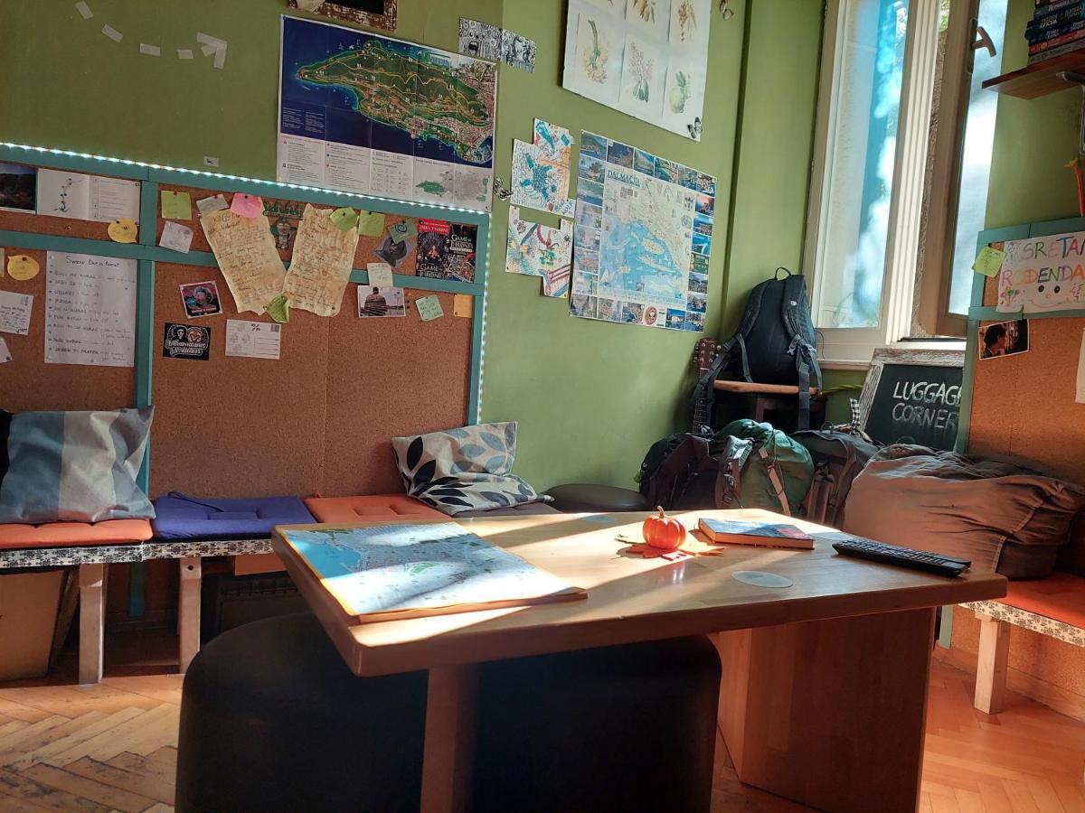 Hurricane Hostel Split Bagian luar foto