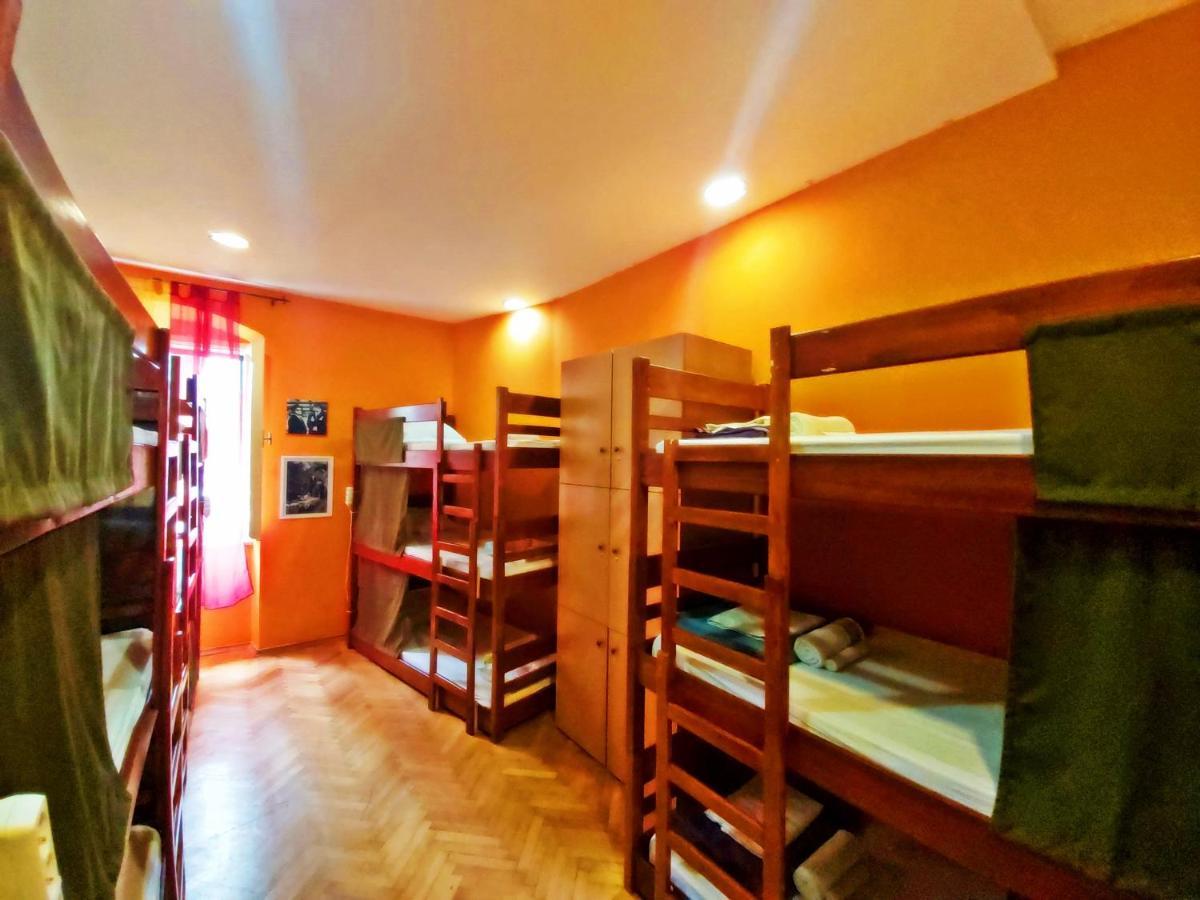 Hurricane Hostel Split Bagian luar foto
