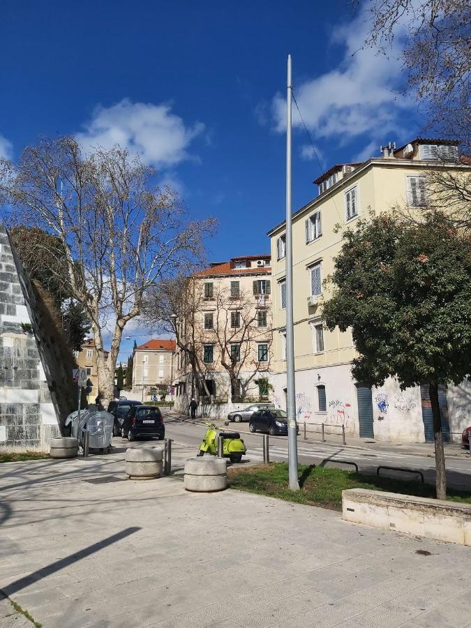 Hurricane Hostel Split Bagian luar foto